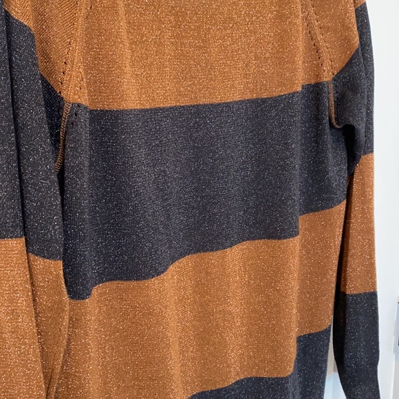 Women’s Size Medium Shimmer Top - Picture 6 of 6